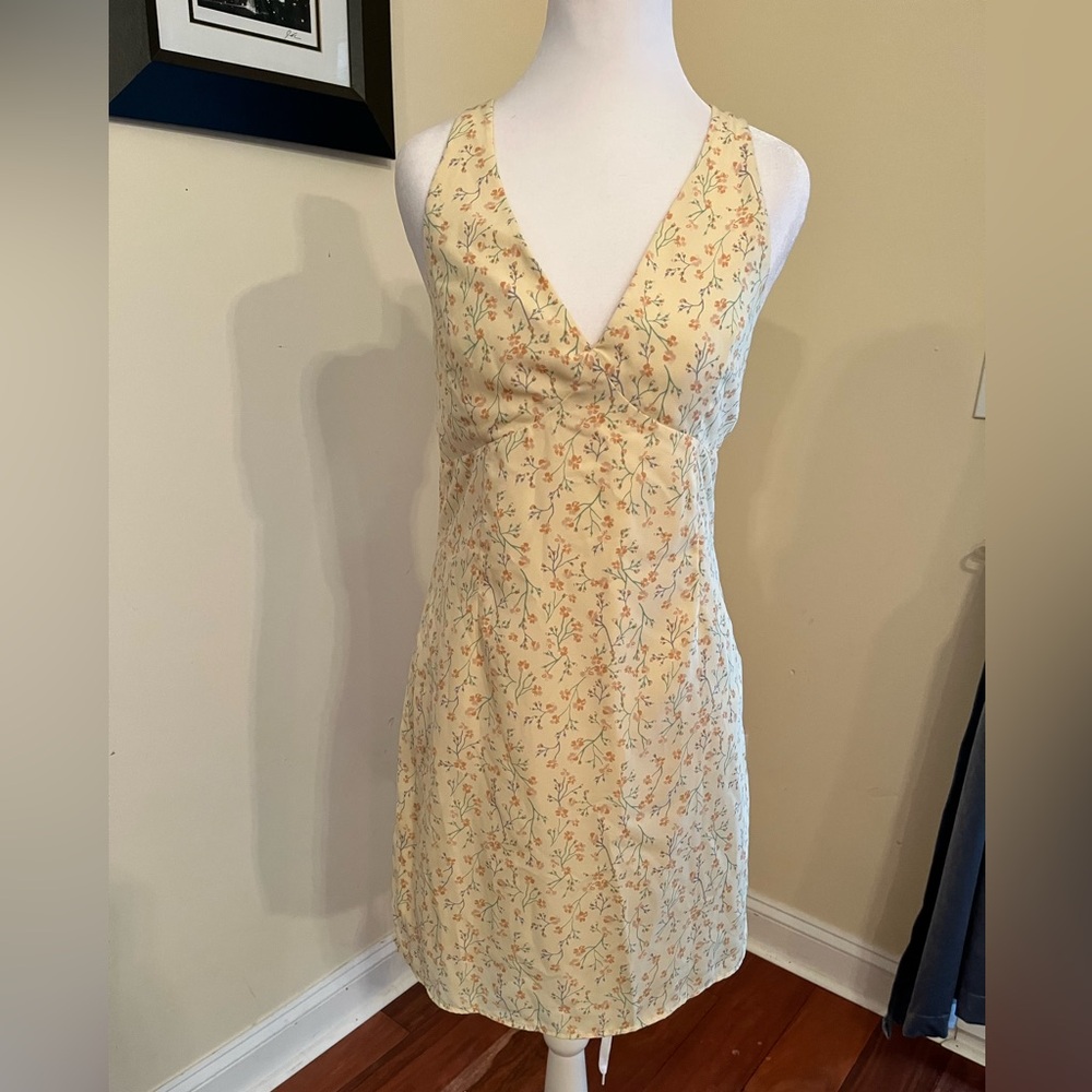 Le Lis Yellow Cream‎ Halter Sundress